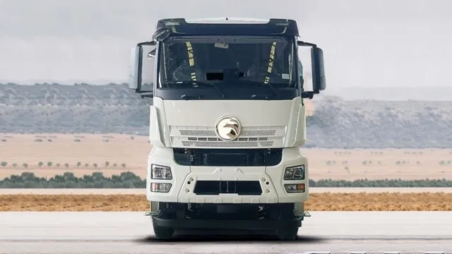 Diesel truckchassi 8*4 för mixer/dumper